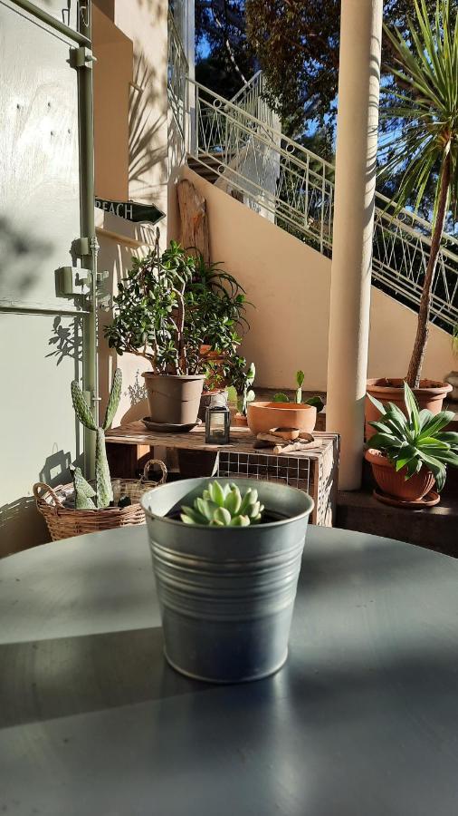 Les Bois Flottes . De La Verne Homestay